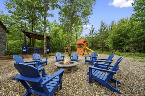 Fun & Inviting Modern Luxury 4br Retreat At Broken Bow Lake Features Hot Tub, Fire Pit, Playground And More Once In A Blue Moon By Boutiq House in Oklahoma