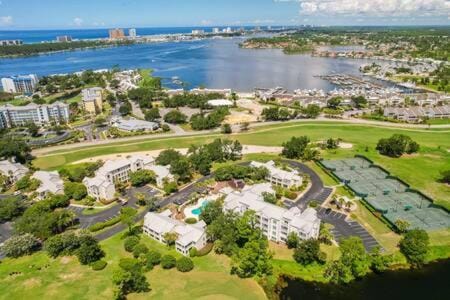 Newly Renovated Condo Balcony & Free Parking House in Lower Grand Lagoon