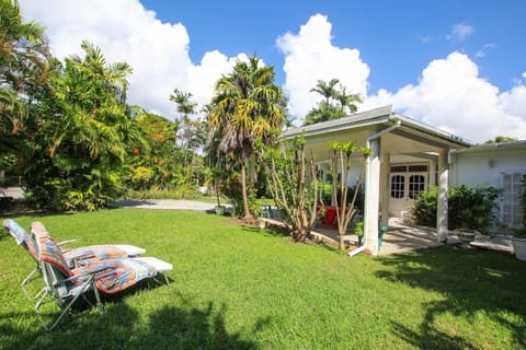 2 minute walk to Beach & Pool - Casual 2-Bed House home House in Holetown