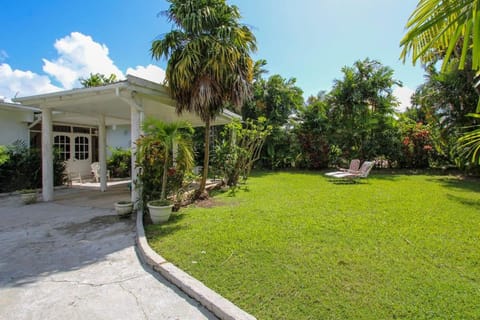2 minute walk to Beach & Pool - Casual 2-Bed House home Haus in Holetown