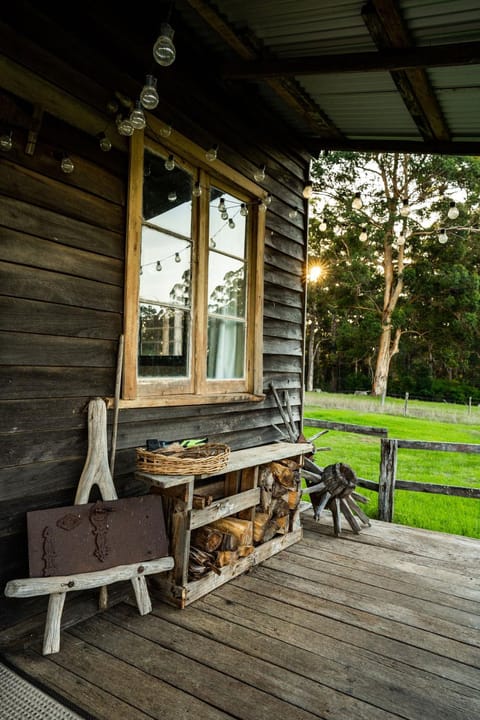 Cosy Farmstay: Green Cabin at Whispering Woods House in Channybearup
