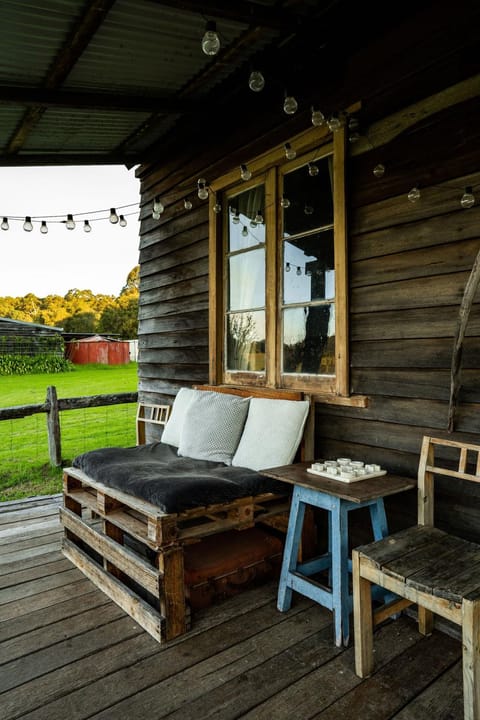 Cosy Farmstay: Green Cabin at Whispering Woods Maison in Channybearup