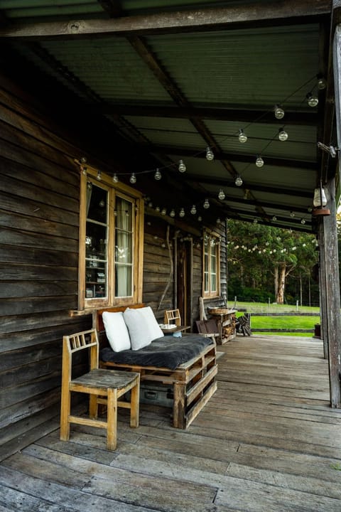 Cosy Farmstay: Green Cabin at Whispering Woods Casa in Channybearup