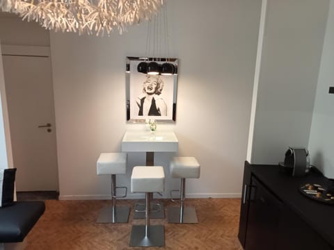 The Manhattan Luxury suite Apartment in Charleroi