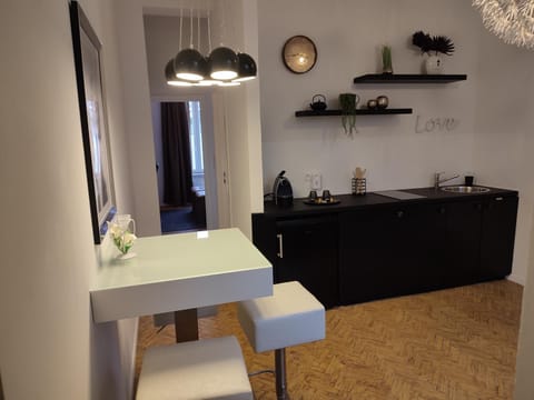 The Manhattan Luxury suite Apartment in Charleroi