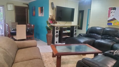 Downstairs only. 3 Queen BR with private access. House in Cairns