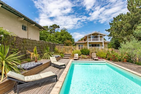 Pool view, Swimming pool, sunbed