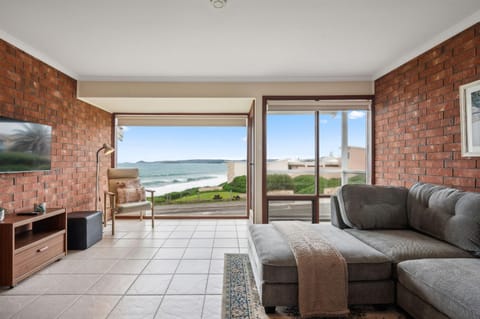 Beachfront Views at Southern Sands 1 House in Port Elliot