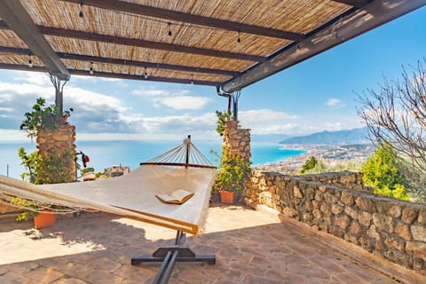 Property building, Balcony/Terrace, Sea view