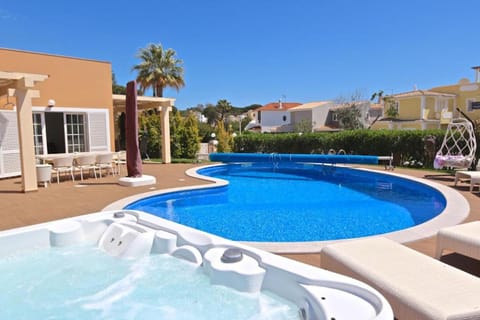 Elegant Vilamoura Old Village Villa Short walk to all restaurants and bars Villa Nataliza Villa in Quarteira