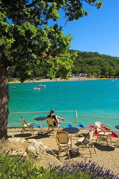 GORGES DU VERDON CAMPING 3 etoiles PROCHE DU LAC DE STE CROIX NBRES ACTIVITES NAUTIQUES RANDONNEES ENTOURE DE CHAMPS DE LAVANDES 4 PERS Campground/ 
RV Resort in Bauduen