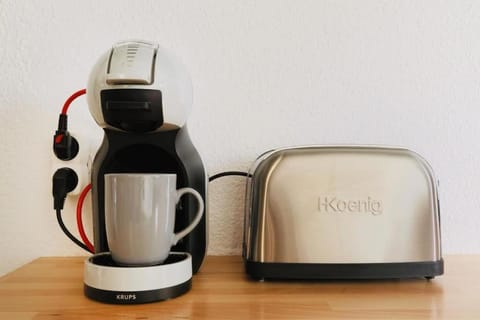 Coffee/tea facilities, toaster