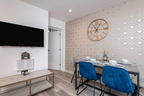 The Honeycomb Residence Apartment in Cheltenham