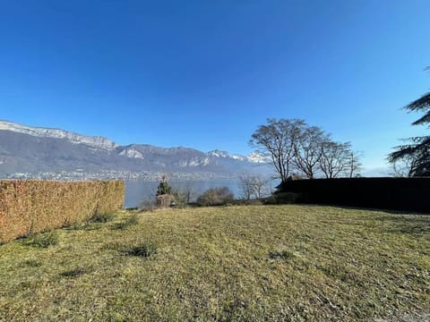 La Roselière Sud, vue lac & jardin House in Sévrier