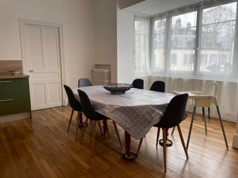Appt 130m2-Jusqu'à 3 Chambres-Centre ville-Moulins-Le Pal Apartamento in Moulins