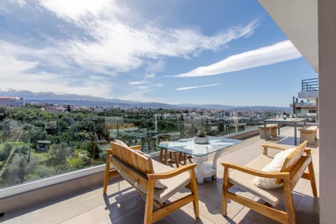 Patio, Day, Natural landscape, View (from property/room), Balcony/Terrace, Living room, Seating area, Dining area, Mountain view