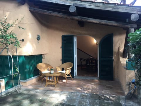 Patio, Dining area