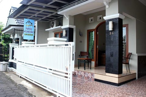 EXPRESS O 92106 Nayus Homestay Syariah Hotel in Yogyakarta