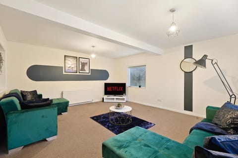 TV and multimedia, Living room, Seating area