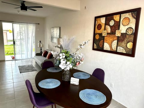 Franks House "Shared House" with Pool Alojamento de férias in Cancun