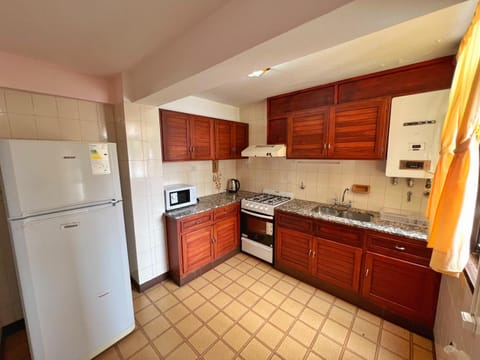 Coffee/tea facilities, Kitchen or kitchenette, ATM, microwave, oven, stove