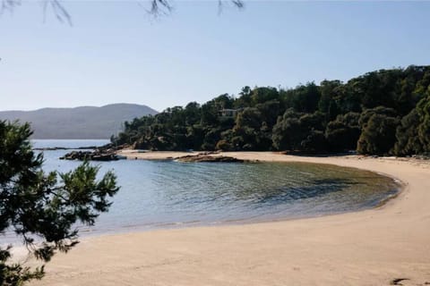 Parsons Cove Beach House House in Freycinet