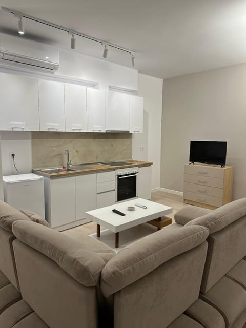 TV and multimedia, Kitchen or kitchenette, Seating area