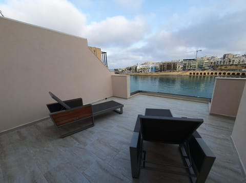 Marbella Holiday Apartments - Seafront - Wifi Copropriété in Marsaskala