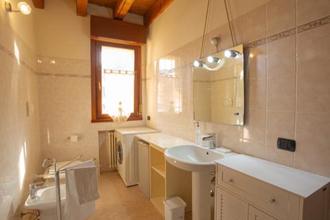 Toilet, Bathroom, Bath, towels