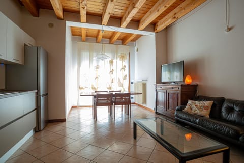 TV and multimedia, Kitchen or kitchenette, Living room, Seating area, Dining area, minibar