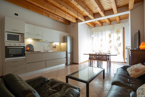 TV and multimedia, Kitchen or kitchenette, Dining area, pet friendly, stove