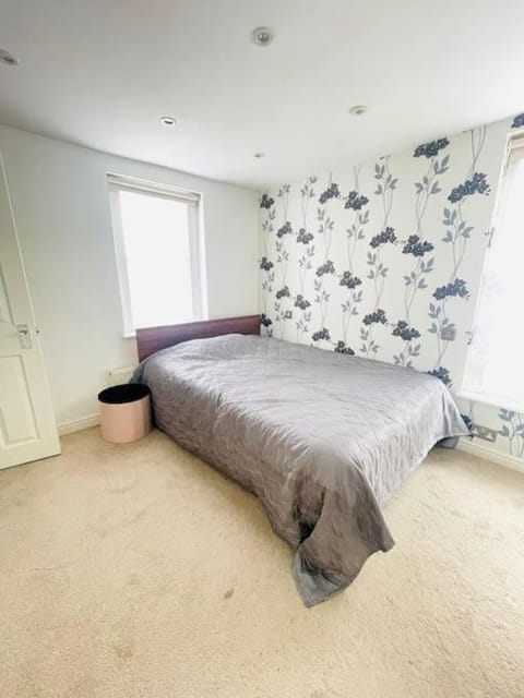 3bedroom beautiful cottage House in Enfield