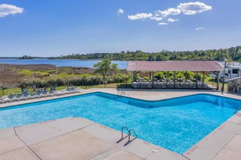 Surf City Serene Waterfront Vacation Home House in Surf City