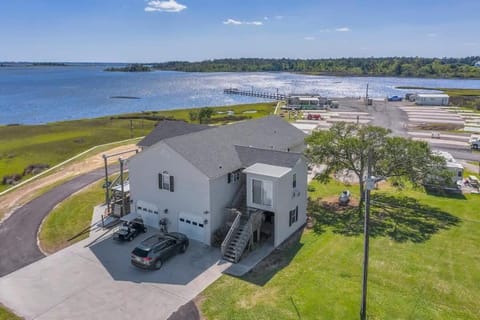 Surf City Serene Waterfront Vacation Home House in Surf City