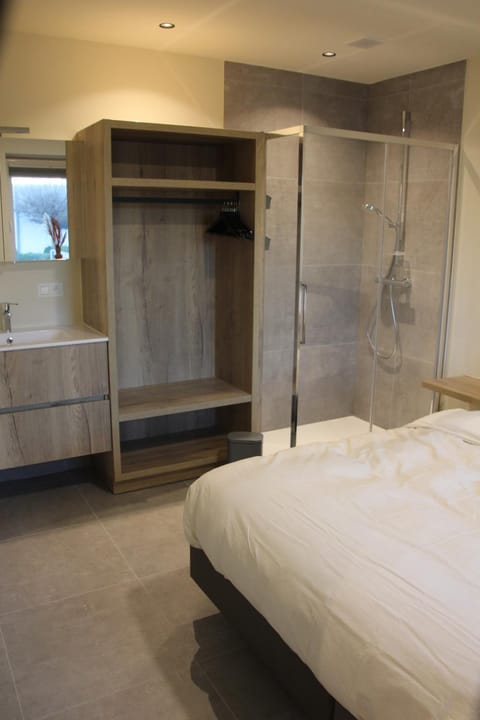 Shower, Bed, Bedroom