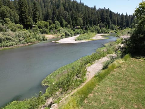 River Otter Hot Tub BBQ Fire Pit Russian River Gem House in Rio Nido