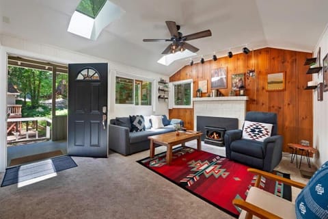 River Otter Hot Tub BBQ Fire Pit Russian River Gem House in Rio Nido