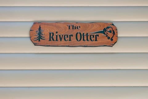 River Otter Hot Tub BBQ Fire Pit Russian River Gem House in Rio Nido