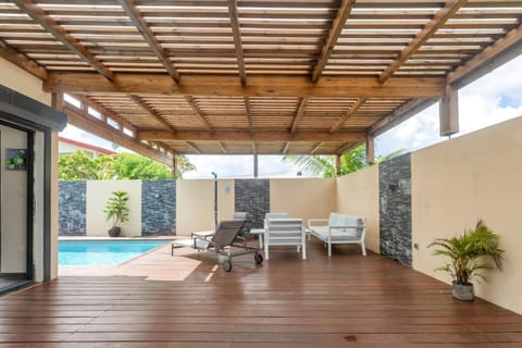 Les Villas Jasmin Standing Piscine Chauffée Jacuzzi 5 Ch 14 Pers Villa in Guadeloupe