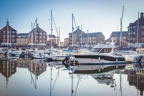 Waters Edge - stylish marina retreat House in Eastbourne