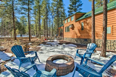 Lakeside Cabin with Fire Pit about 4 Mi to Show Low Lake House in Pinetop-Lakeside