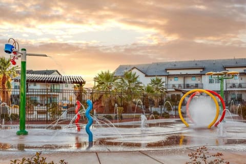 Oasis at Ocotillo 48 Private Pool and Spa! Ping Pong table, Nintendo Switch & Resort pool Haus in Santa Clara