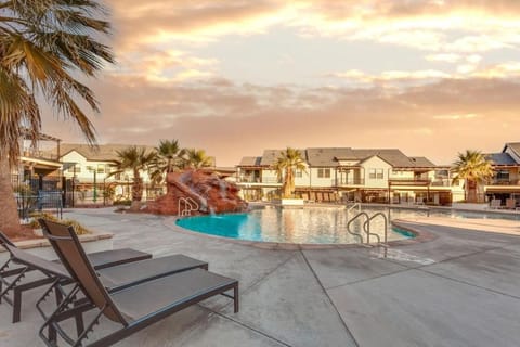 Ocotillo Springs Resort 47 & 48 Retreat Connected homes sleeps 31 guest Private Pool & Hot Tub Casa in Santa Clara