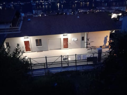Cosy holiday home in Omegna with balcony Haus in Omegna