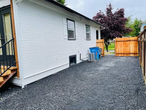 Cozy home, park VIEW. Minutes from PDX! AC House in Vancouver
