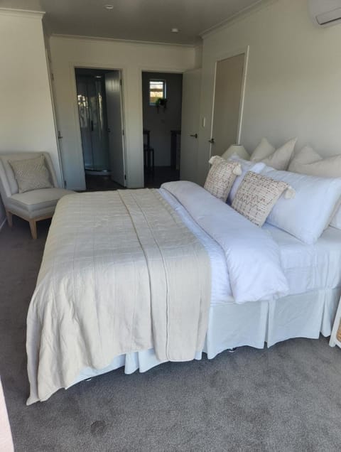 Sarah's Guest House Bed and Breakfast in Havelock North