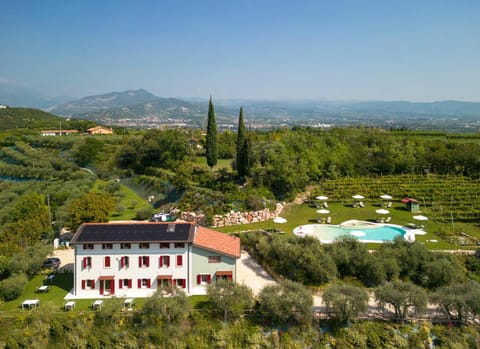Property building, Spring, Day, Natural landscape, Bird's eye view, Garden, Garden view, Mountain view, Pool view, Swimming pool, sunbed
