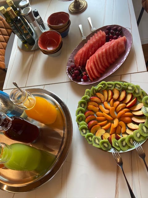 Food and drinks, Food, Breakfast, Continental breakfast, Buffet breakfast, Drinks