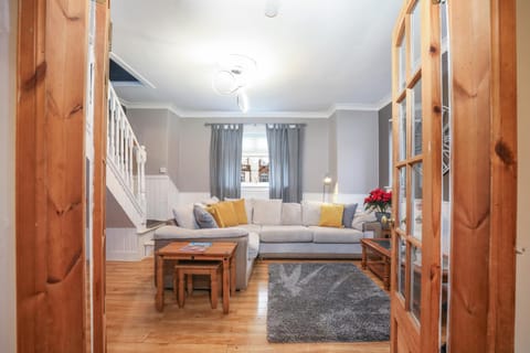 Beautiful Rooms in Edinburgh Cottage Guest House - Free Parking Bed and breakfast in Edinburgh