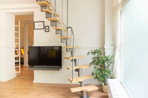 Stylish Loft Apartment plus SelfCheckIn plus Street Parking Apartment in Berlin